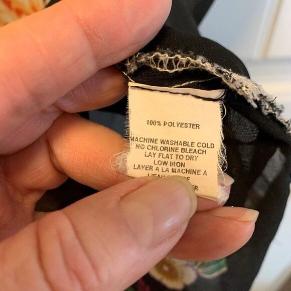 Top, EUC, size xlg, loose easy fit, sleeveless, pretty florals, polyester - Picture 4 of 15